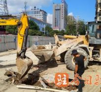 大鸡巴操逼視平高温下的坚守｜道路建设者用汗水铺就畅通路